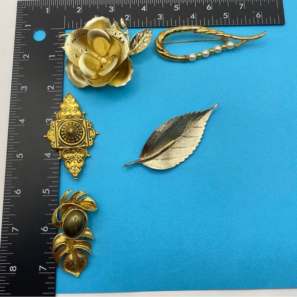 Vintage Brooch Bundle Gold Tone Large Pins Lot of 5 - Picture 9 of 9